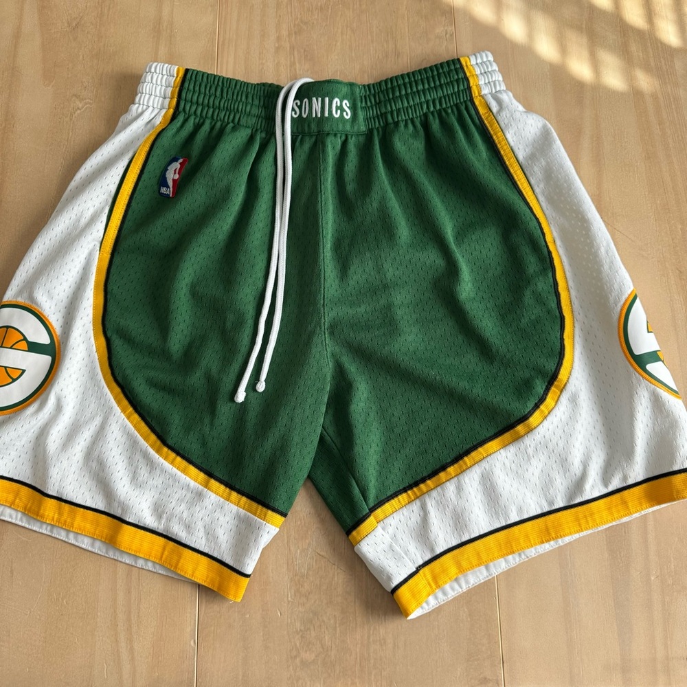Men's Green Seattle SuperSonics Hardwood
Classics 2007-08 Authentic Shorts